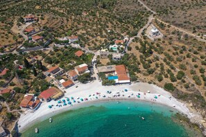 Beach nearby, sun-loungers, beach towels
