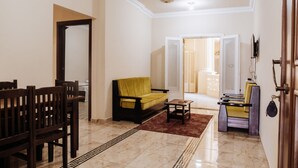 Apartment, 3 Bedrooms | In-room dining