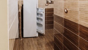 Apartment, 3 Bedrooms | Private kitchen