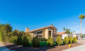 Exterior - Home on a great North South Corner Lot (Scottsdale)