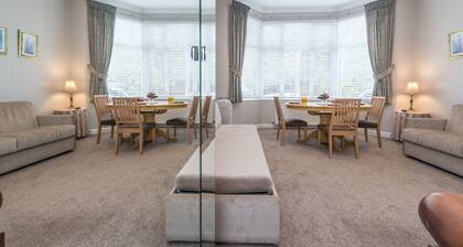 Chic Flat-sleeps up to 6 !-12 minutes(tube)to Oxford Street.,parking on street