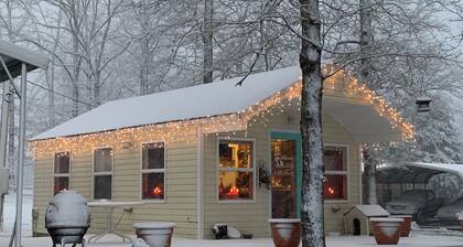 Water front cottage w/water access, firepit & great sunsets.
