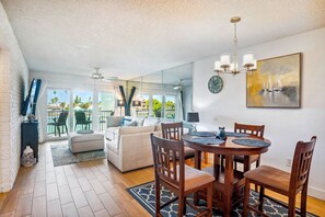 Dining - Land's End 204 bldg 3 - Updated bright condo, across pool|beach, water front! (Treasure Island)