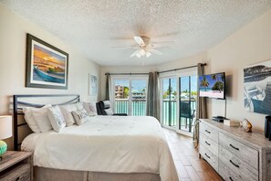 2 bedrooms, iron/ironing board, free WiFi, bed sheets - Land's End 204 bldg 3 - Updated bright condo, across pool|beach, water front! (Treasure Island)