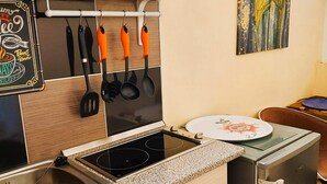 茶具/咖啡用具、冰箱、微波炉、厨具/餐具
