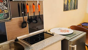 Frigorifero, microonde, macchina per tè/caffè