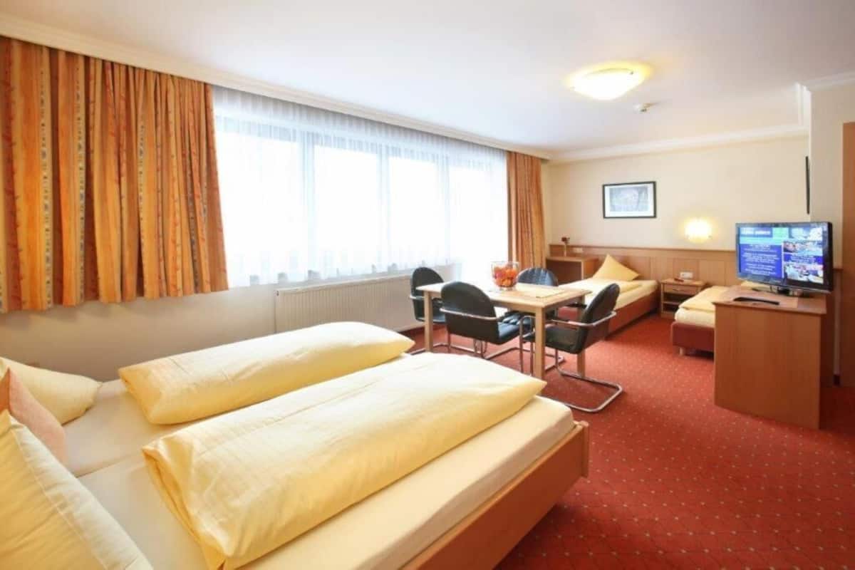 Chambre Quadruple | Bureau, Wi-Fi gratuit, draps fournis