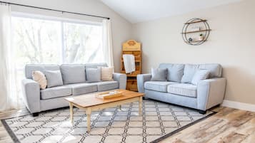 Televisión, chimenea, reproductor de DVD y servicios de streaming