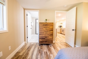 3 habitaciones, tabla de planchar con plancha, wifi y ropa de cama
