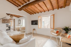 Apartment | Living room | 30-inch TV with digital channels - Stylish Luxury Loft Sleeps 4 San Gimignano Tuscany (San Gimignano)