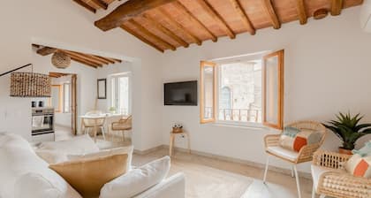 Stylish Luxury Loft Sleeps 4 San Gimignano Tuscany