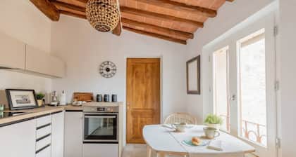 Stylish Luxury Loft Sleeps 4 San Gimignano Tuscany