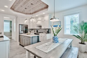 Fridge, microwave, oven, stovetop - 30A Beach House! 4 Bikes/Walk to coffee/restaurant (Santa Rosa Beach)