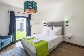 4 chambres, fer et planche à repasser, lit parapluie, Wi-Fi