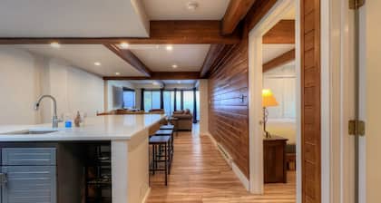 Great Rates! Great Hot Tub! 2 Bedroom Near Base Area!