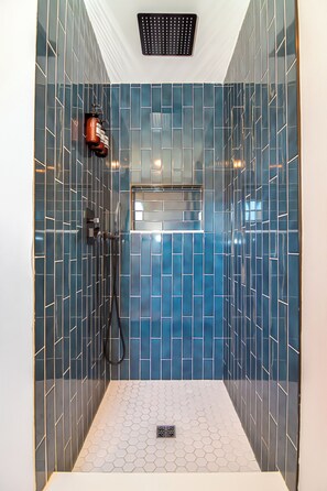 Hair dryer, towels - The Compass House (Pet Friendly) (Dennis)