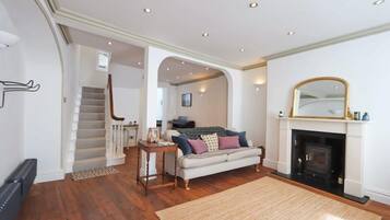 TV, fireplace, offices