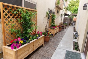 Property grounds - Charming Private Mission Bay Studio 2 (San Diego)