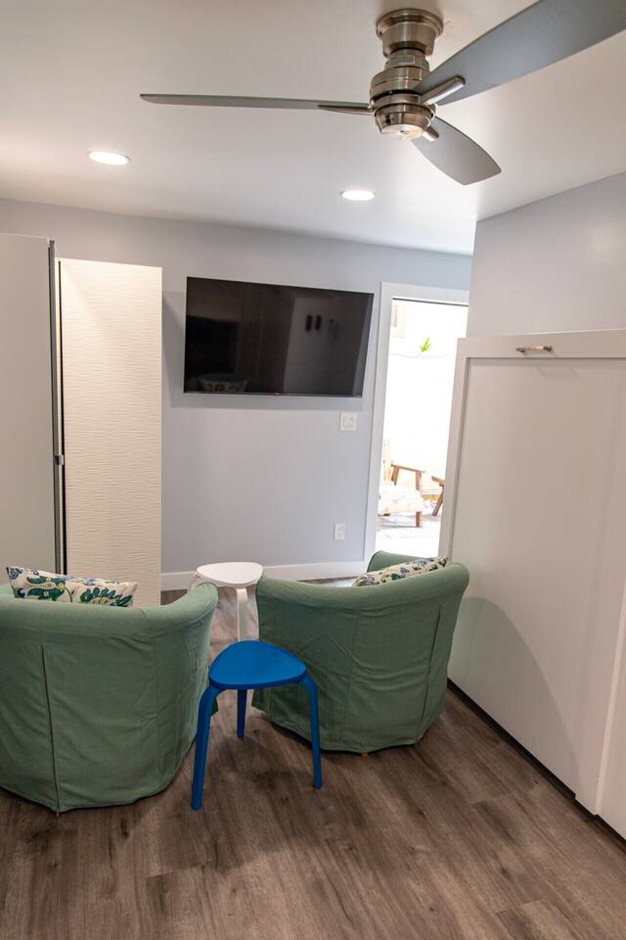 TV, offices