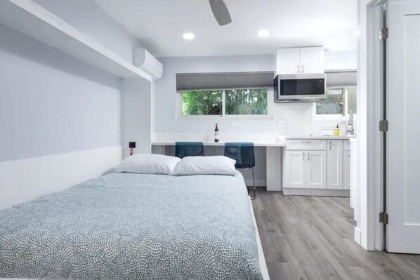 Desk, iron/ironing board, travel cot, WiFi