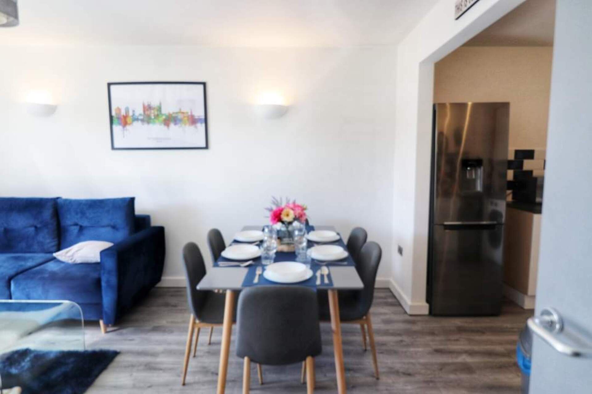 Apartment | Living room | 30-inch TV with digital channels