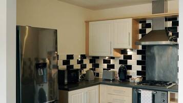 Apartment | Private kitchen | Fridge, microwave, oven, stovetop