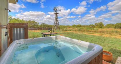 Sundance Studio-Hot Tub-Grill