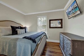 3 Schlafzimmer, Betten mit Memory-Foam-Matratzen, Bügeleisen/Bügelbrett