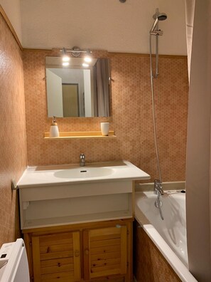 Bathtub