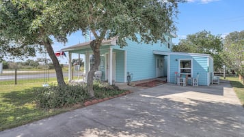 House, 3 Bedrooms | Exterior