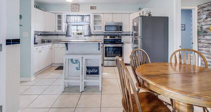 Fisherman's Inn 2 Bedroom Home by RedAwning