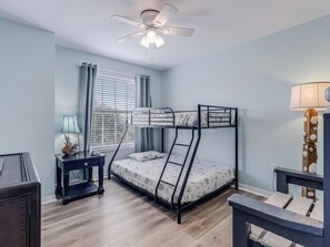 Nhà, 3 phòng ngủ | 3 phòng ngủ, bàn ủi/dụng cụ ủi quần áo 