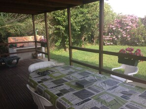 Outdoor dining - Mobil Home Chez un Particulier (BAGES)