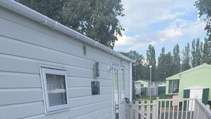 Unclassified image, 4 of 15, button - Impeccable 3 Bedroom Lodge, pet Friendly (Northampton)