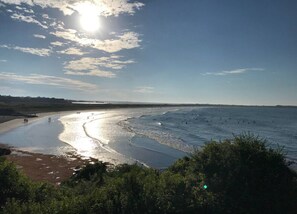 Chaises longues, serviettes de plage