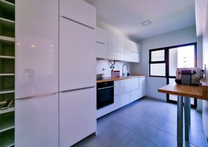 Réfrigérateur, micro-ondes, four, lave-vaisselle