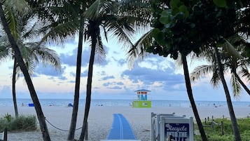 Beach nearby, sun-loungers, beach towels