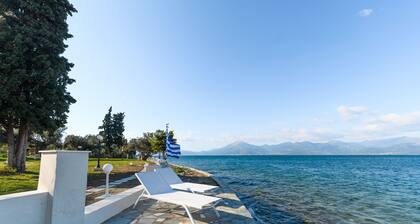 Villa Filoxenia - by the sea - up to 12 guests