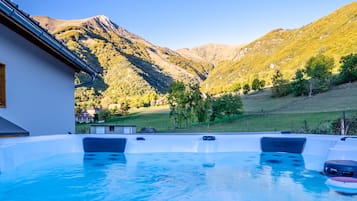 Bain à remous extérieur