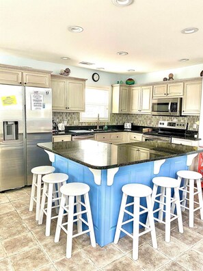Fridge, microwave, oven, stovetop - Summer Place | West End | Volley Ball Court (Ocean Isle Beach)