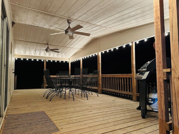 Outdoor dining - The Lake House at PK (Graford)