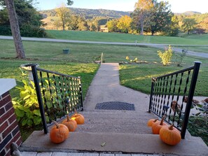 Property grounds - Amazing Views! Hot tub Firepit Pet/Kid Friendly 4 Beds Vintage Farmhouse Charm (Sparta)