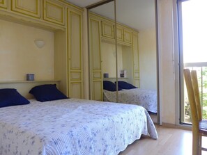 2 bedrooms, desk, iron/ironing board, free WiFi