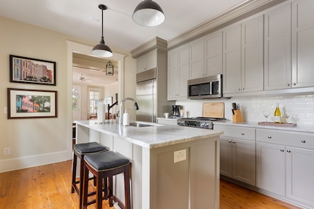 Fridge, microwave, oven, stovetop. Downtown Luxury | The Rainbow Cottage