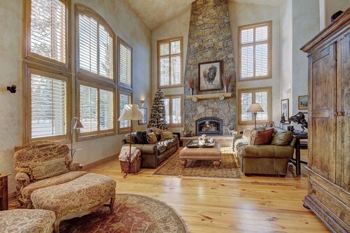 Amazing Mountain Home! XMAS 3 Night AVAIL Excellent Location. Early checkin.