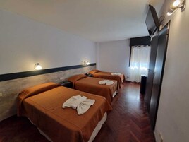 Minibar, caja de seguridad en la habitación y ropa de cama 
