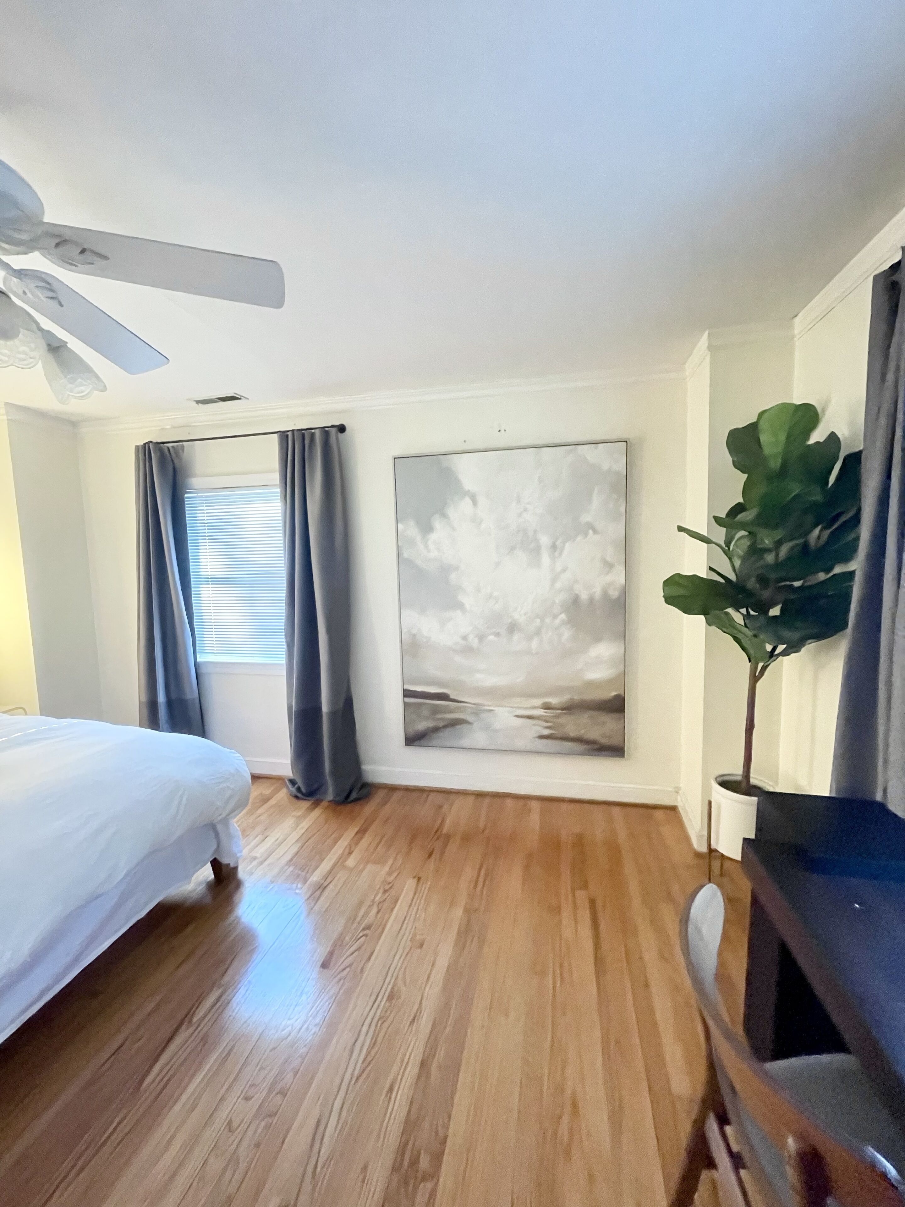 Cozy stay at the highly coveted Avenue of the Oaks! Pet-friendly! 