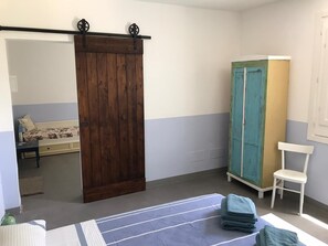 3 عدّة غرف نوم ومكتب وواي فاي مجانًا وملاءات أسرّة