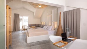 Romantisches Penthouse | 1 Schlafzimmer, Schreibtisch, schallisolierte Zimmer