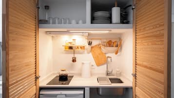 1 habitación, escritorio y sistema de insonorización